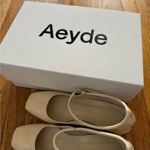 Aeyde Cream Heels Elegant and Versatile